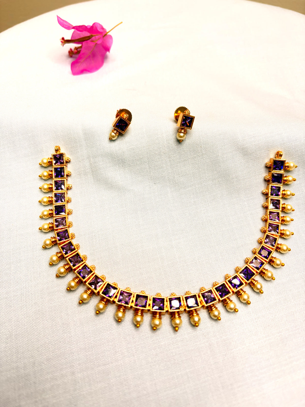 Purple stone and pearls necklace set