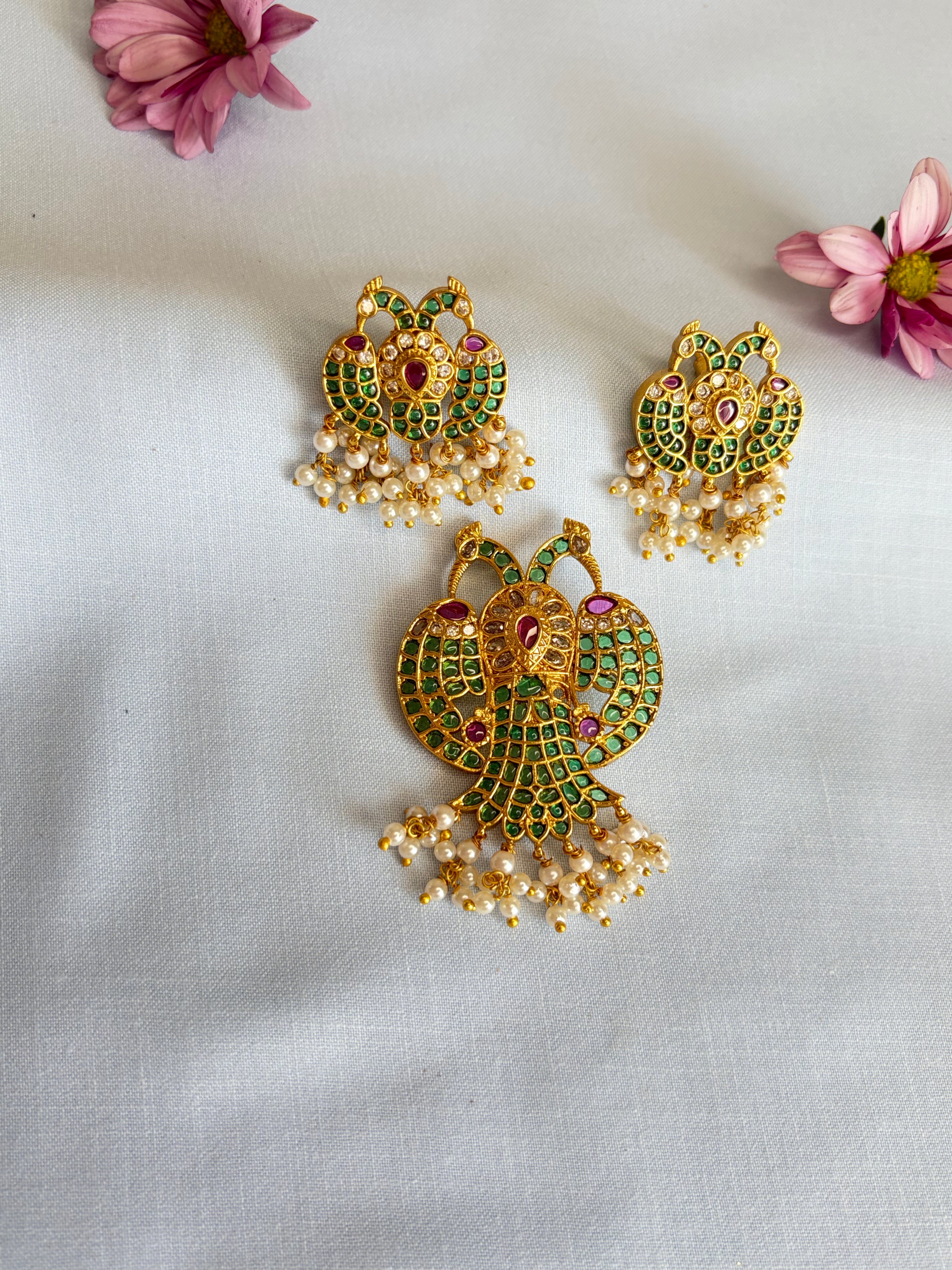 Ganda Berunda Pendant Set